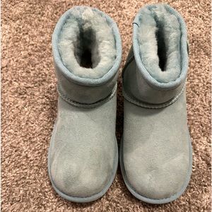 Little girls Uggs size 13